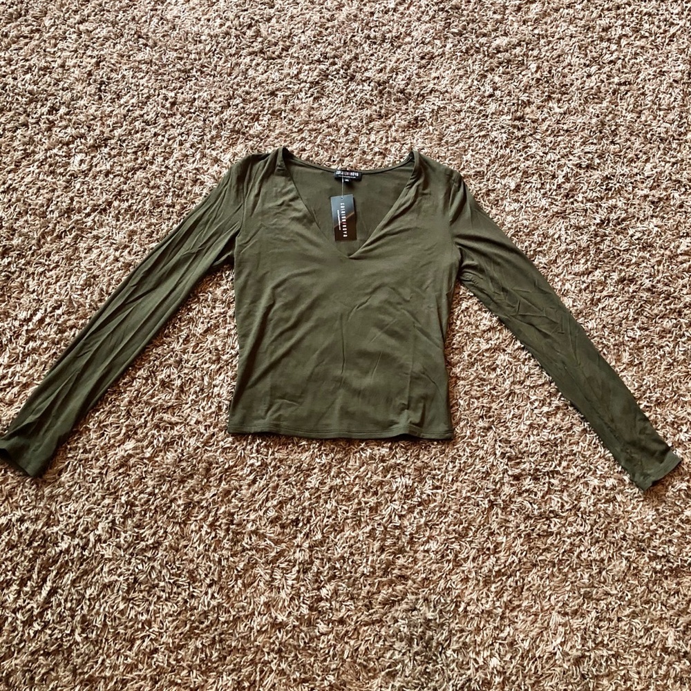 BNWT Fashion Nova soft long sleeve v neck tee